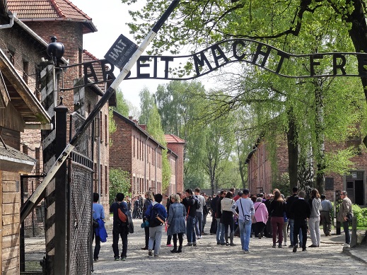 Auschwitz_I_Entrance