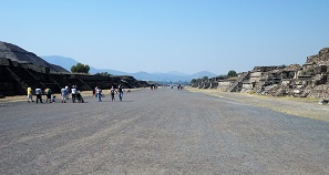 Avenue_of_the_Dead_Teotihuacan