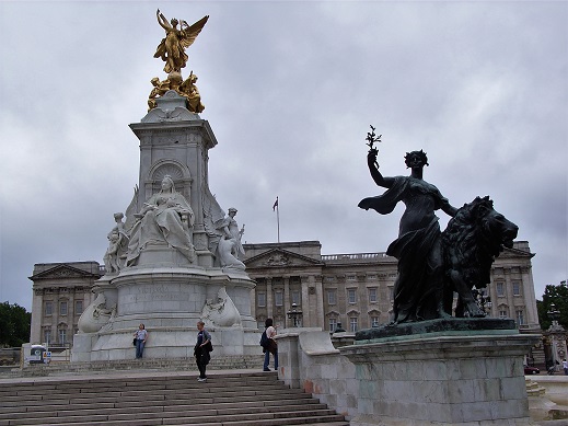 Buckingham_Palace_Memorial