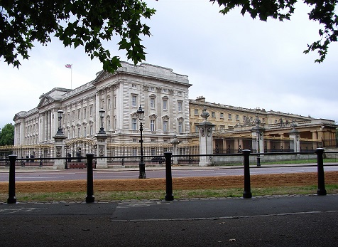 Buckingham_Palace_Side_View