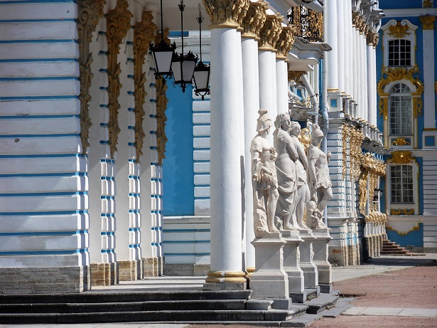 Catherines_Palace_Facade_Statues