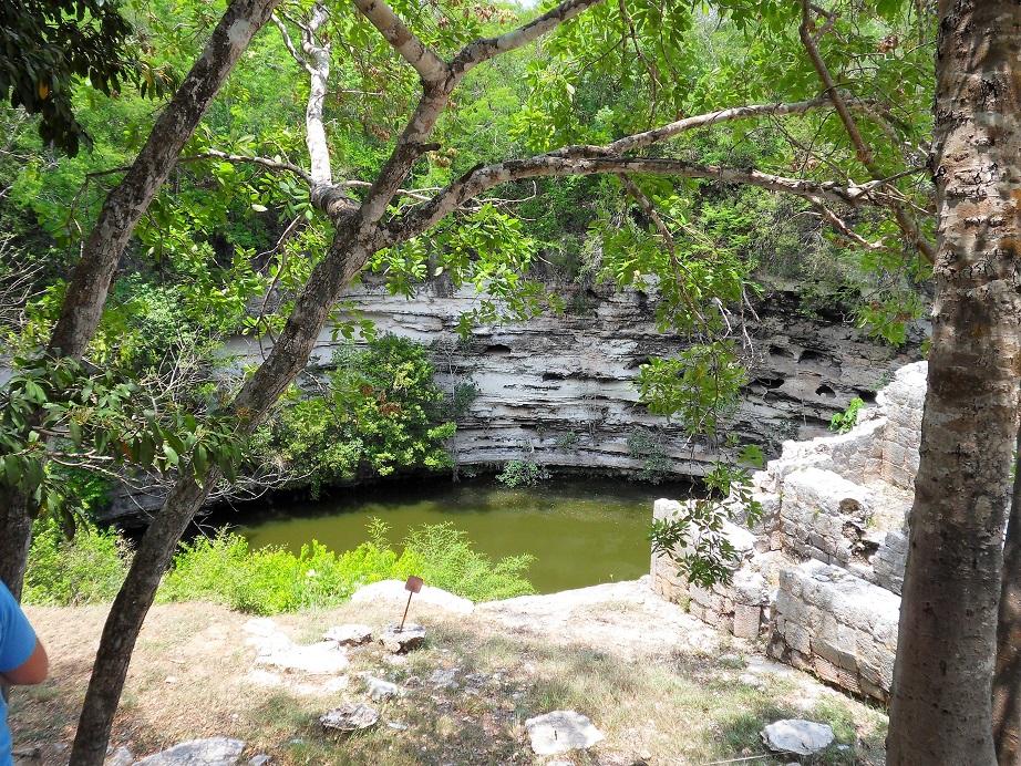 Cenote_Chichen_Itza