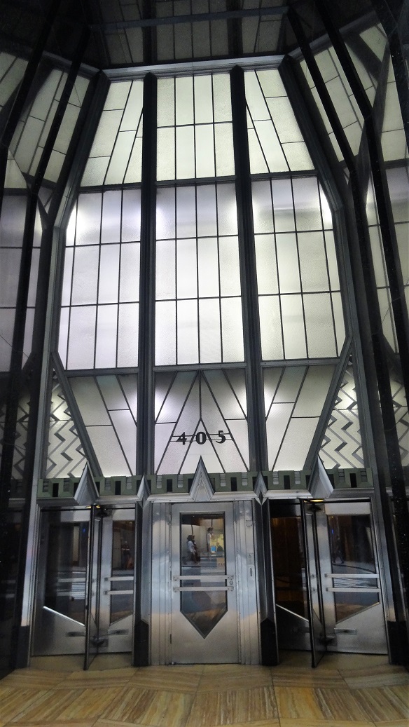 Chrysler_Building_Entrance_from_Lexington_Avenue_