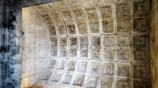 Diocletians_Palace_Jupiter_Temple_Ceiling2