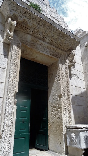 Diocletians_Palace_Jupiter_Temple_Entrance