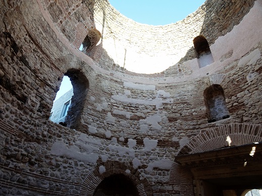 Diocletians_Palace_Vestibule_Interior