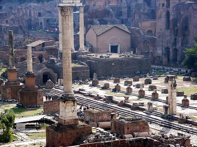 Forum_Basilica_Julia_and_Phocas_Column_