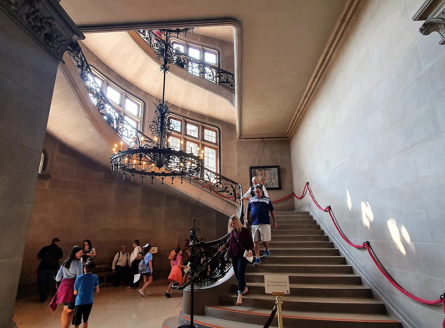 Grand_Staircase_Biltmore_House