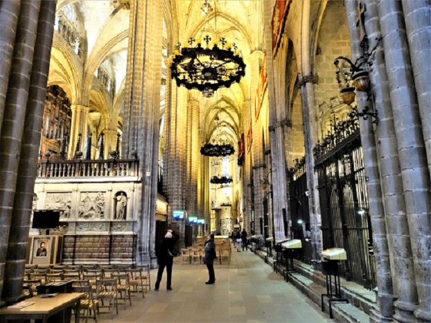 Interior_Barcelona_Cathedral