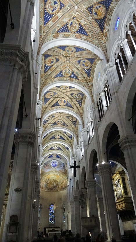 Lucca_Cathedral_Nave