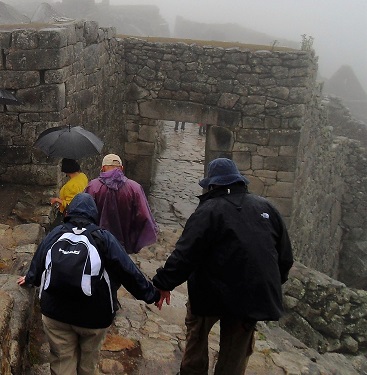 Machu_Picchu_Gate_from_Inca_Trail
