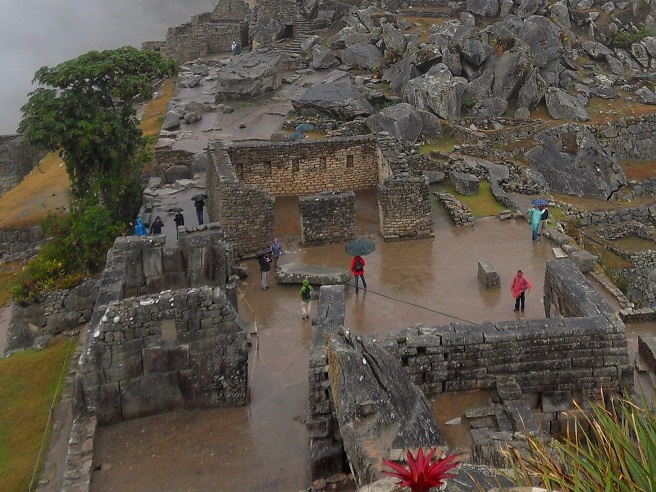 Machu_Picchu_Sacred_Plaza1