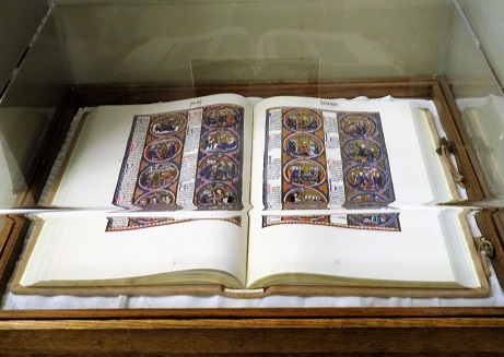 New_Orleans_Cathedral_Bible