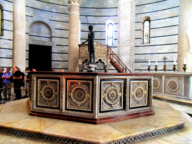 Pisa_Baptistery_Interior