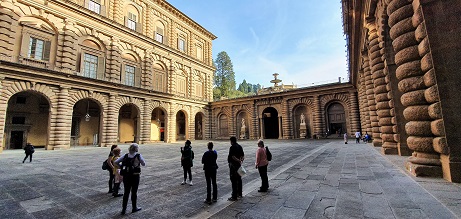 Pitti_Palace_Courtyard