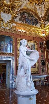 Pitti_Palace_Statue_Display