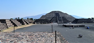 Teotihuacan_Temple_of_Monn_Plaza
