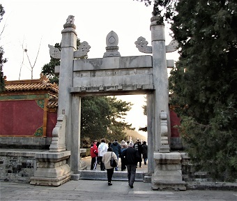Triple_Gate_Ming_Tombs