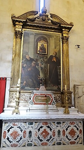 Trogir_Cathedral_1_Side_Altar