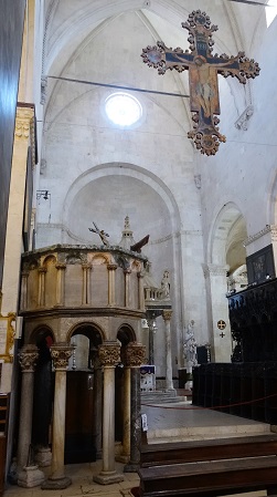 Trogir_Cathedral_Pulpit