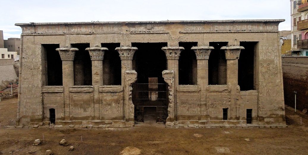 Facade, Esna Temple